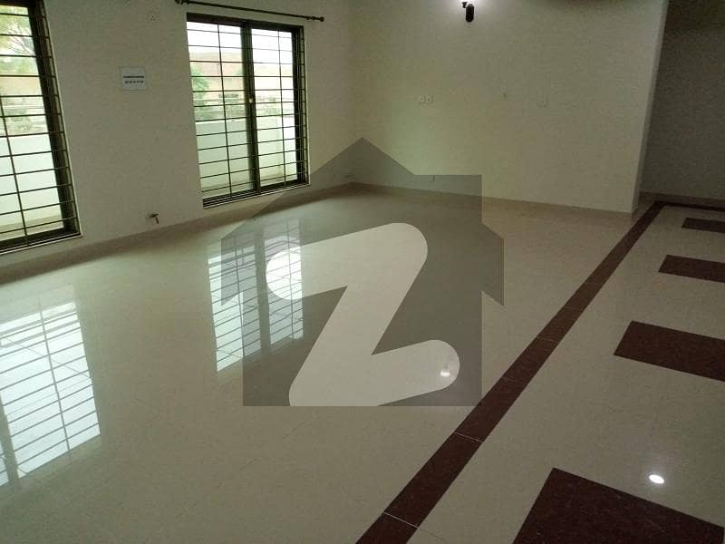 10 Marla 3 Bedrooms Flat For Sale In Askari Xi Lahore