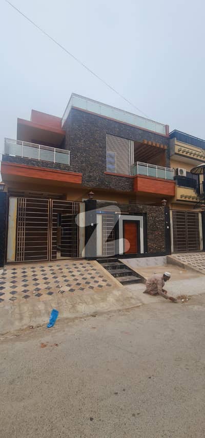 10 Marla Beautiful Fresh House For Sale In Hayatabad Phase 7