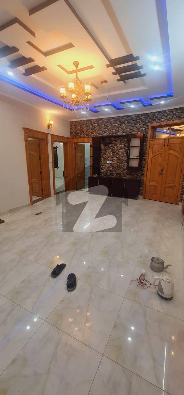 حیات آباد فیز 7 - ای5 حیات آباد فیز 7 حیات آباد پشاور میں 9 کمروں کا 10 مرلہ مکان 5.9 کروڑ میں برائے فروخت۔