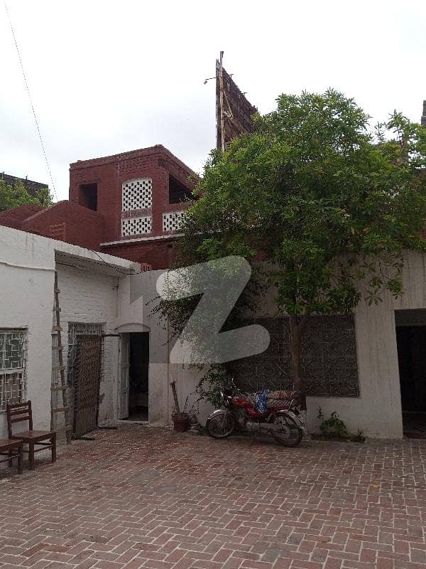کچہری روڈ ملتان میں 5 کمروں کا 12 مرلہ مکان 2.2 کروڑ میں برائے فروخت۔