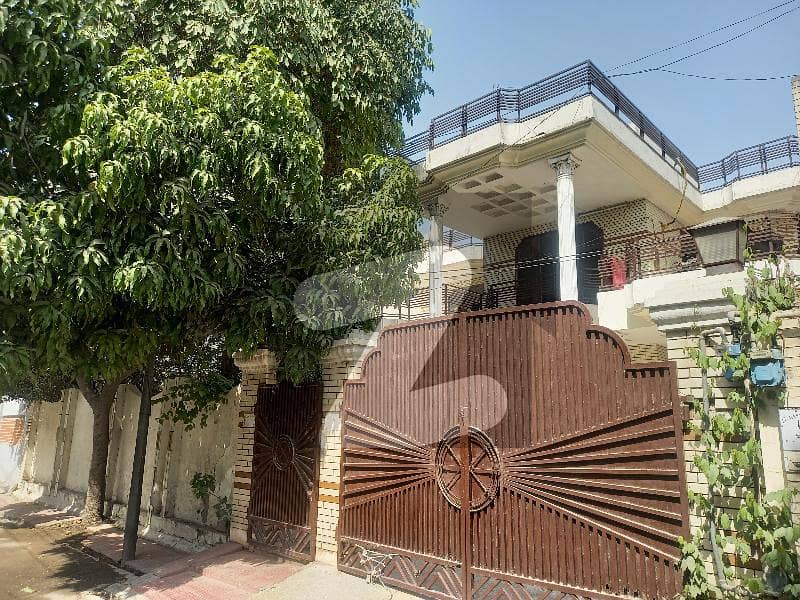 اعوان ٹاؤن ۔ مدینہ بلاک اعوان ٹاؤن لاہور میں 5 کمروں کا 1 کنال مکان 3.2 کروڑ میں برائے فروخت۔