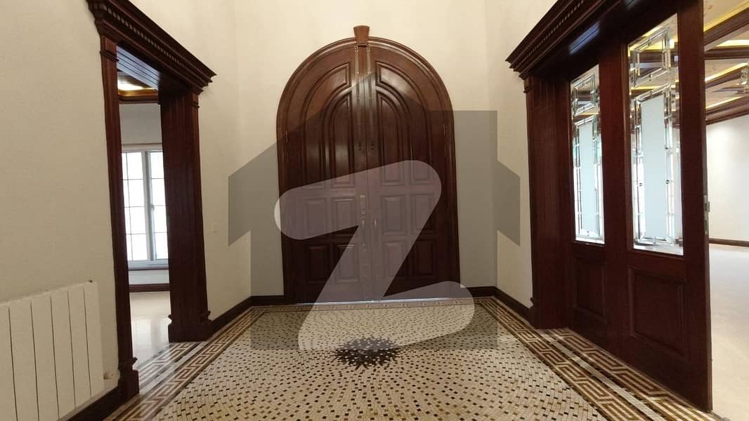 ایف ۔ 7 اسلام آباد میں 8 کمروں کا 2.4 کنال مکان 60 کروڑ میں برائے فروخت۔