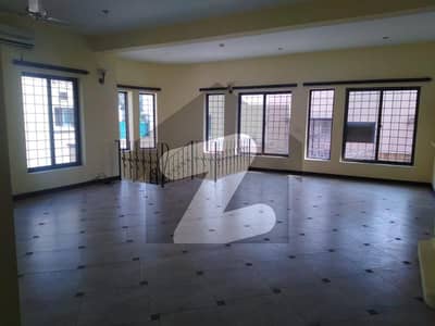 F-6 Like A Brand New 04 Bed House At Very Reasonable Price