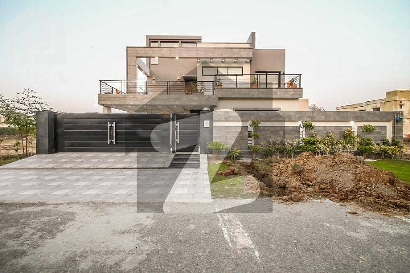 1 Kanal Beautiful House Near To KFC In Phase 6 Dha Lahore. 1 Kanal Beautiful House Near To KFC In Phase 6 Dha Lahore.