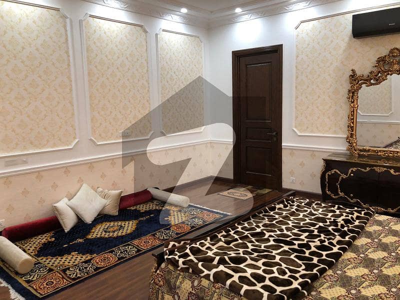 ازمیر ٹاؤن لاہور میں 5 کمروں کا 1 کنال مکان 7.5 کروڑ میں برائے فروخت۔