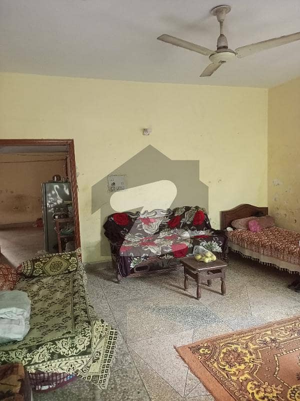 300 Square Feet Room In Meherban Colony For Rent At Good Location