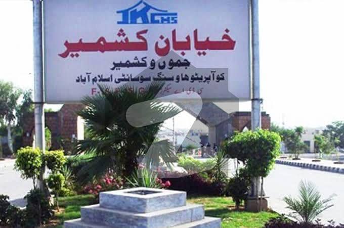 جموں کشمیر ہاؤسنگ سکیم ایف ۔ 15 اسلام آباد میں 7 مرلہ رہائشی پلاٹ 82 لاکھ میں برائے فروخت۔