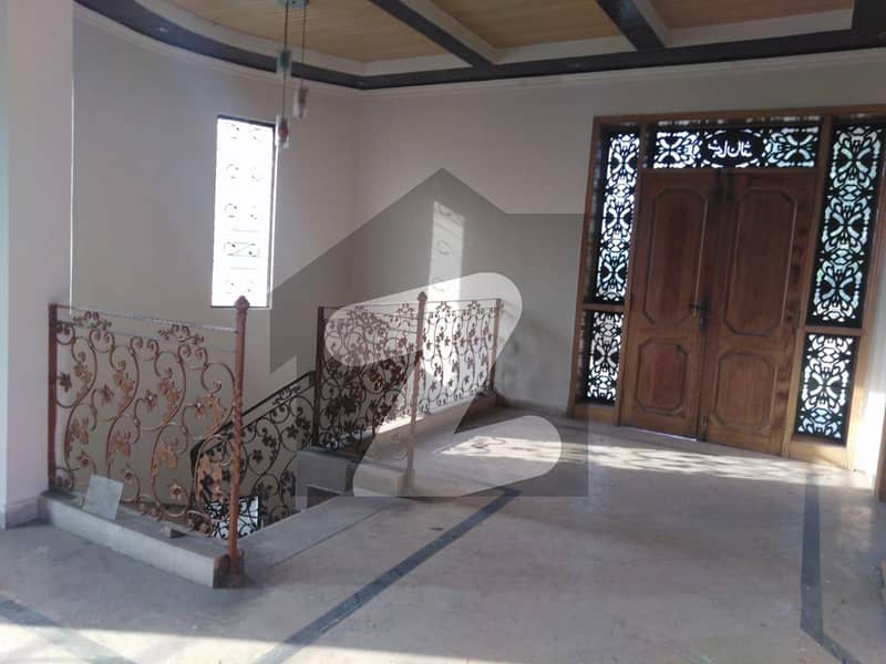 House Of 3 Kanal In Model Town For sale
