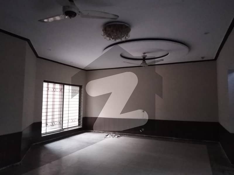 ماڈل ٹاؤن لاہور میں 5 کمروں کا 3 کنال مکان 24 کروڑ میں برائے فروخت۔