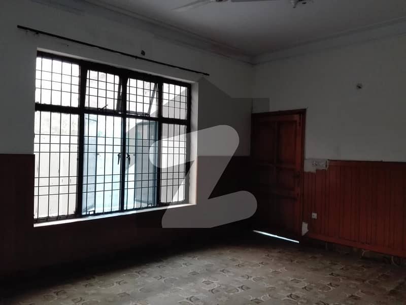 Allama Iqbal Town - Gulshan Block 10 Marla House Up For sale