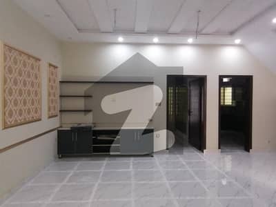 کینال ویلی مین کینال بینک روڈ لاہور میں 4 کمروں کا 5 مرلہ مکان 55 ہزار میں کرایہ پر دستیاب ہے۔