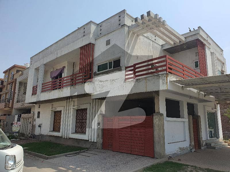ریاض الجنہ فیصل آباد میں 7 کمروں کا 6 مرلہ مکان 2 کروڑ میں برائے فروخت۔