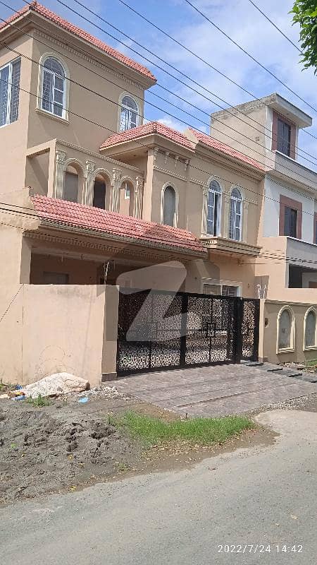 10 Marla Brand New Lavish House For Sale 5 Bed B Block Hot Location