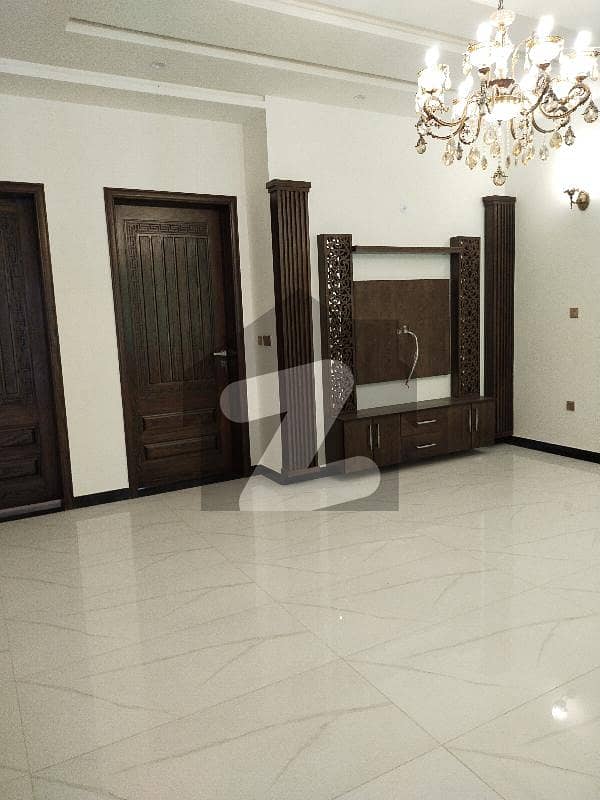 4500 Square Feet Upper Portion In Central Model Town - Block E For Rent