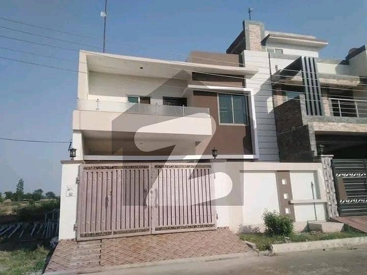 2700 Square Feet House Ideally Situated In Khayaban-E-Naveed