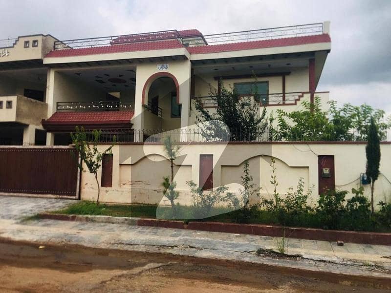 1 Kanal House  Available For Sale