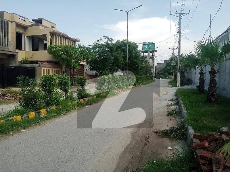 کاہنہ لاہور میں 6 مرلہ رہائشی پلاٹ 35 لاکھ میں برائے فروخت۔