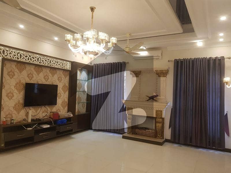 ڈی ایچ اے فیز 8 ڈیفنس (ڈی ایچ اے) لاہور میں 5 کمروں کا 1 کنال مکان 8 کروڑ میں برائے فروخت۔