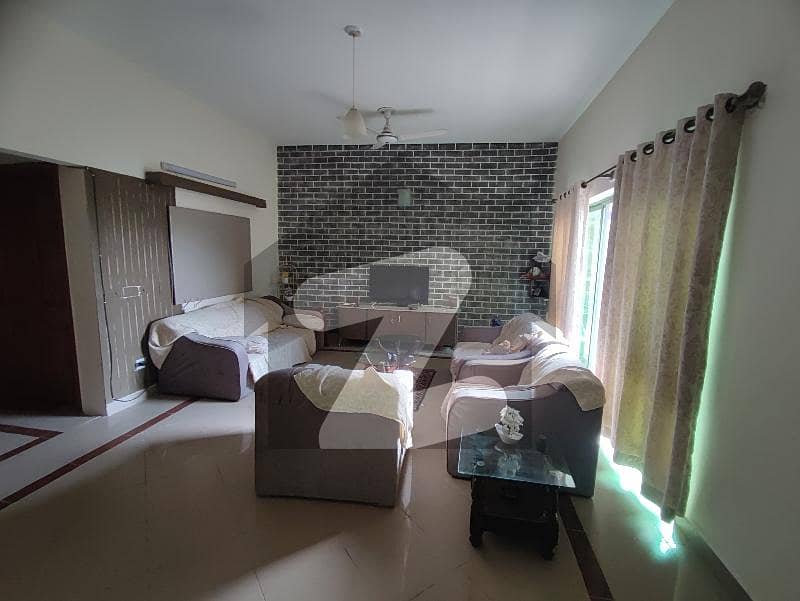 ورسک روڈ پشاور میں 3 کمروں کا 10 مرلہ فلیٹ 1.4 کروڑ میں برائے فروخت۔