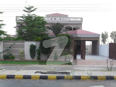 چنار باغ ۔ بولان بلاک چنار باغ لاہور میں 8 کمروں کا 2 کنال مکان 4 لاکھ میں کرایہ پر دستیاب ہے۔