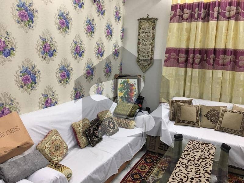 ماڈل ٹاؤن لاہور میں 4 کمروں کا 6 مرلہ مکان 75 ہزار میں کرایہ پر دستیاب ہے۔
