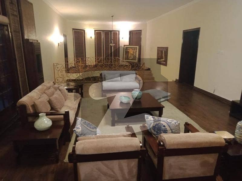 ٹیک سوسائٹی لاہور میں 5 کمروں کا 1.6 کنال مکان 15 کروڑ میں برائے فروخت۔