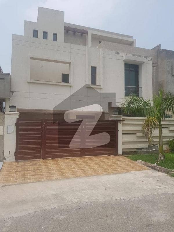 10 Marla Luxury House For Sale In Valencia Town Lahore