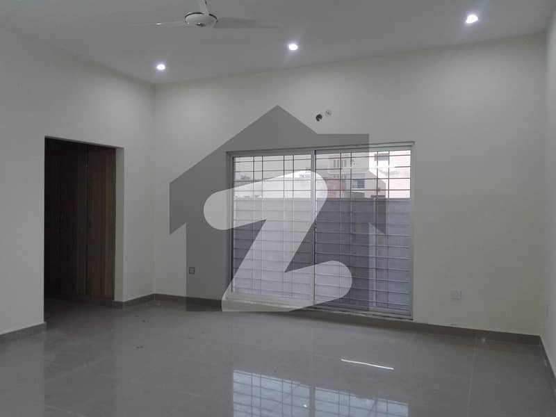 10 Marla House For rent In Sahafi Colony