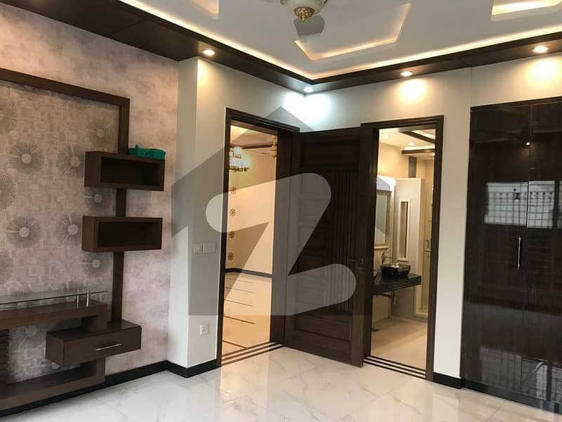 10 Marla Upper Portion For rent Is Available In Cavalry Extension