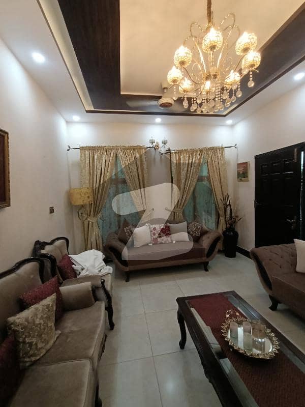 گلبرگ لاہور میں 5 کمروں کا 12 مرلہ مکان 3.75 کروڑ میں برائے فروخت۔