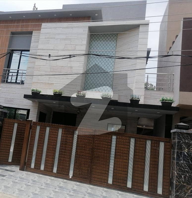 پی آئی اے ہاؤسنگ سکیم - بلاک جی پی آئی اے ہاؤسنگ سکیم لاہور میں 5 کمروں کا 10 مرلہ مکان 3.7 کروڑ میں برائے فروخت۔