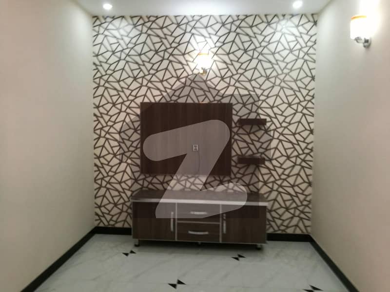 ایڈن ریزیڈینشیا ایڈن لاہور میں 1 کمرے کا 5 مرلہ زیریں پورشن 22 ہزار میں کرایہ پر دستیاب ہے۔