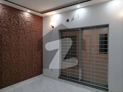 Prime Location House Of 5 Marla Is Available In Contemporary Neighborhood Of Johar Town