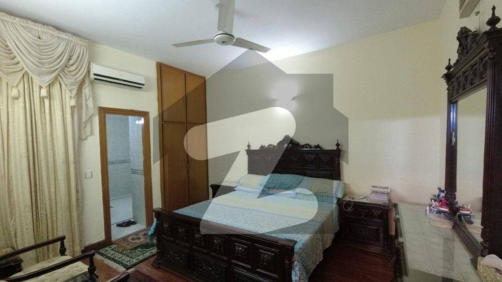 علامہ اقبال ٹاؤن ۔ نظام بلاک علامہ اقبال ٹاؤن لاہور میں 7 کمروں کا 10 مرلہ مکان 3.5 کروڑ میں برائے فروخت۔