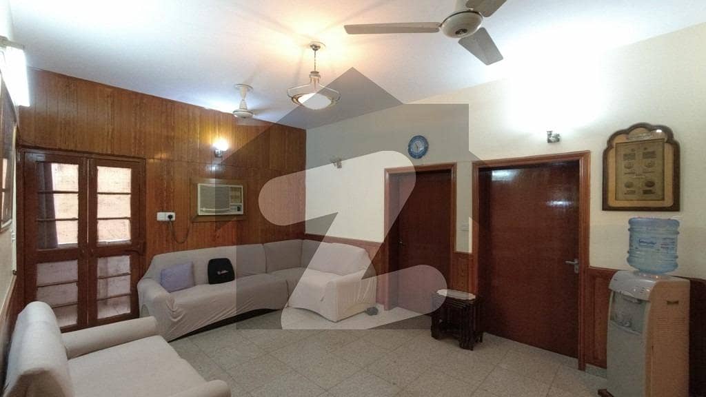 House Of 10 Marla In Allama Iqbal Town - Nizam Block Is Available