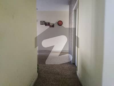 2 Bed Lounge Flat For Rent, Lift Available