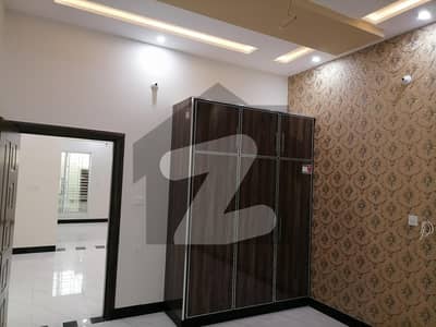 در - ul - احسان اوکاڑہ میں 4 کمروں کا 6 مرلہ مکان 1.25 کروڑ میں برائے فروخت۔