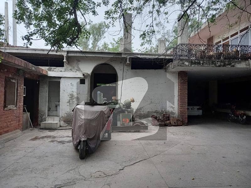 حالی روڈ گلبرگ لاہور میں 10 کمروں کا 8 کنال مکان 35 لاکھ میں کرایہ پر دستیاب ہے۔