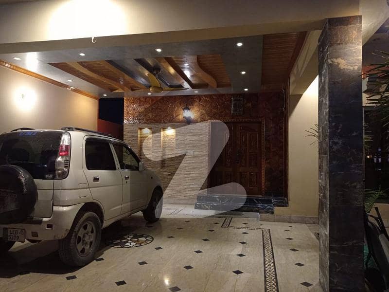 شرقپور شریف شیخوپورہ میں 5 کمروں کا 18 مرلہ مکان 4.35 کروڑ میں برائے فروخت۔