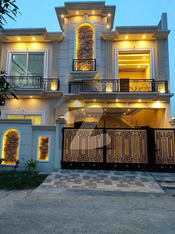 علامہ اقبال ایونیو جہانگی والا روڈ بہاولپور میں 5 کمروں کا 7 مرلہ مکان 2 کروڑ میں برائے فروخت۔