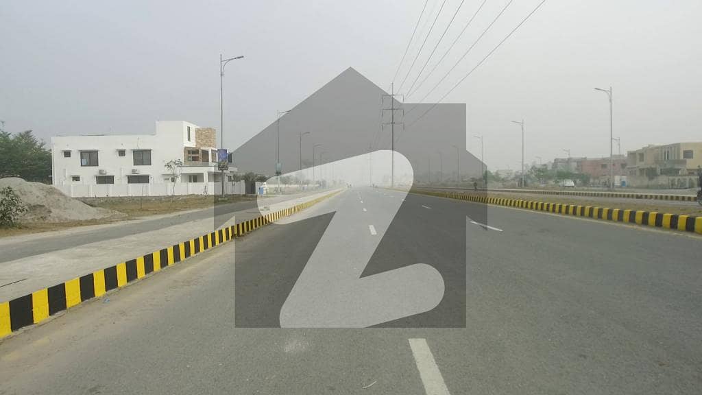 ڈی ایچ اے فیز 7 - سی سی اے 3 ڈی ایچ اے فیز 7 ڈیفنس (ڈی ایچ اے) لاہور میں 8 مرلہ کمرشل پلاٹ 8.25 کروڑ میں برائے فروخت۔