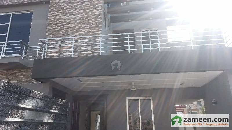 10 Marla New Complete Finished House For Sale