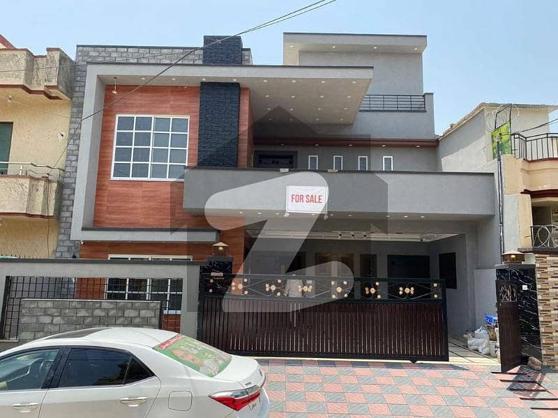 سوان گارڈن اسلام آباد میں 6 کمروں کا 10 مرلہ مکان 3.1 کروڑ میں برائے فروخت۔
