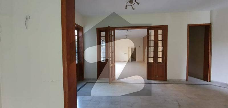 3 Kanal Old House For Sale