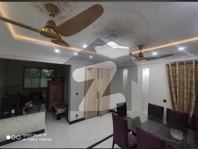ماڈل ٹاؤن ۔ بلاک ایم ماڈل ٹاؤن لاہور میں 5 کمروں کا 10 مرلہ مکان 1.2 لاکھ میں کرایہ پر دستیاب ہے۔
