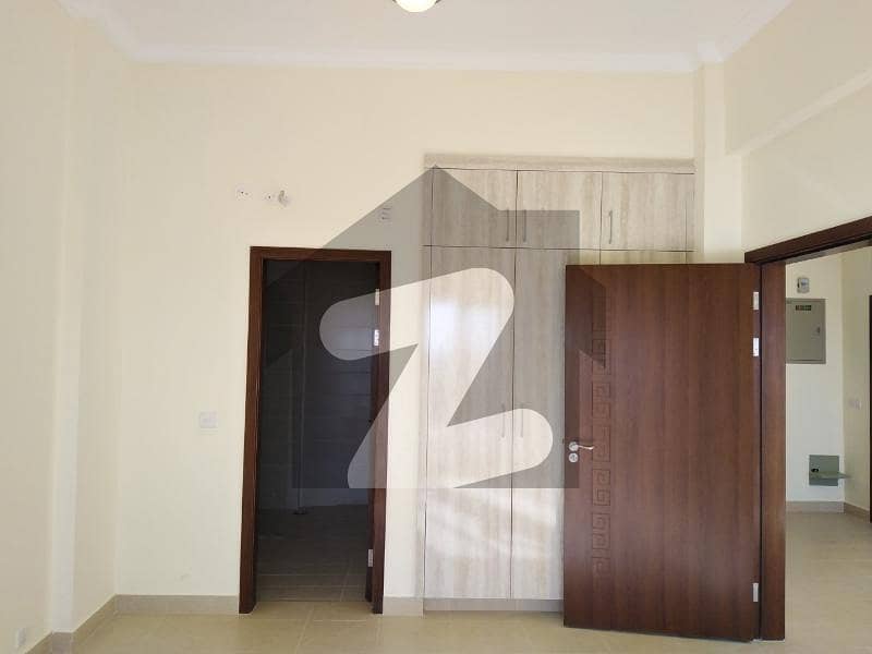 3 Bed Dd Flat Prime Location Best For Living Purpose In Dha Phase 4, Karachi