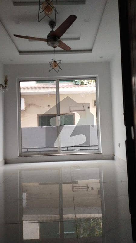 ای ایم ای سوسائٹی لاہور میں 5 کمروں کا 12 مرلہ مکان 4.8 کروڑ میں برائے فروخت۔
