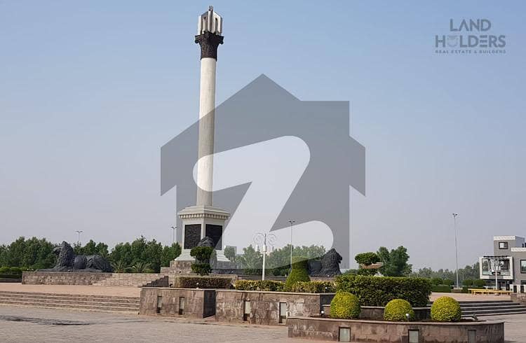 Corner Facing Park and Main Boulevard Paid 8 Marla Plot For Sale In Phase 3 Bahria Orchard