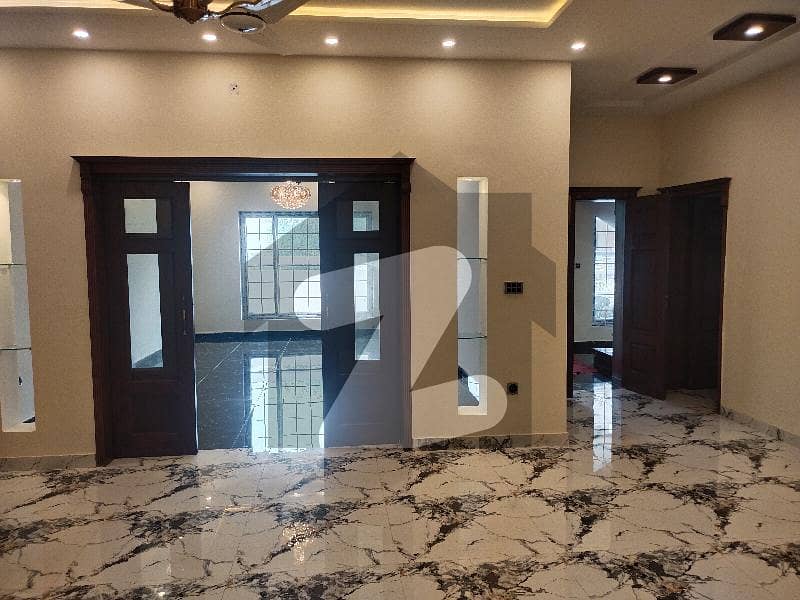 ڈی ۔ 12 اسلام آباد میں 6 کمروں کا 14 مرلہ مکان 9 کروڑ میں برائے فروخت۔