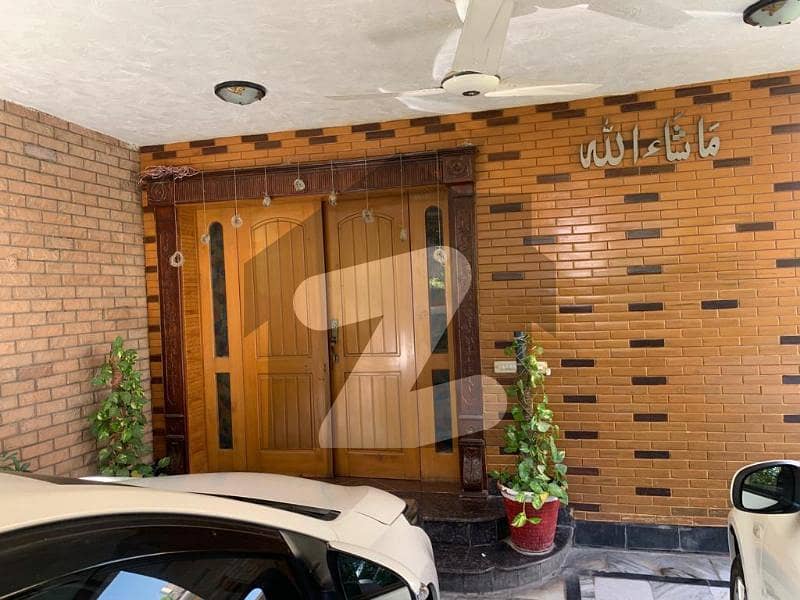 سفاری مال بحریہ ٹاؤن راولپنڈی راولپنڈی میں 4 کمروں کا 10 مرلہ مکان 3.5 کروڑ میں برائے فروخت۔